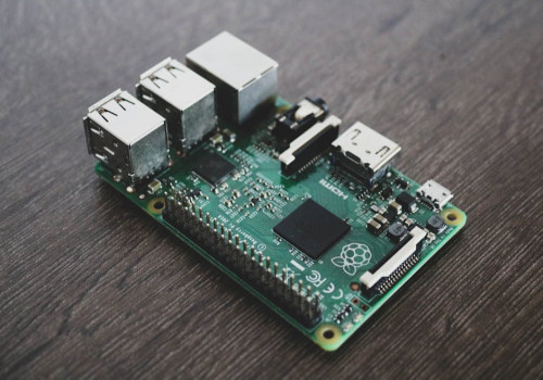 Hoeveel stroom verbruikt een Raspberry Pi 5 die 24 uur per dag aan staat in een jaar?