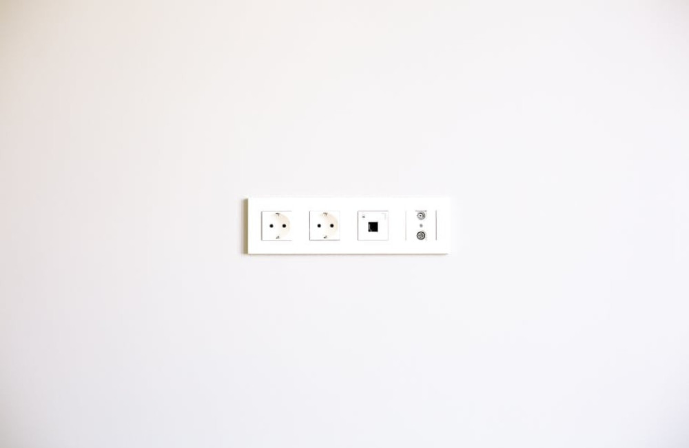 Hoeveel apparaten mag je veilig op één stekkerdoos aansluiten