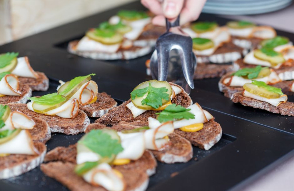 Zakelijke catering: waar organisaties op moeten letten