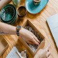 Verzenddozen als basis van een professionele webshoplogistiek – alles wat je moet weten