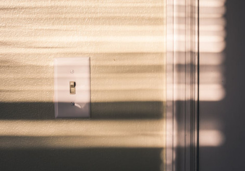 Wat is het verschil tussen een relais en een transistor in elektronische schakelingen?